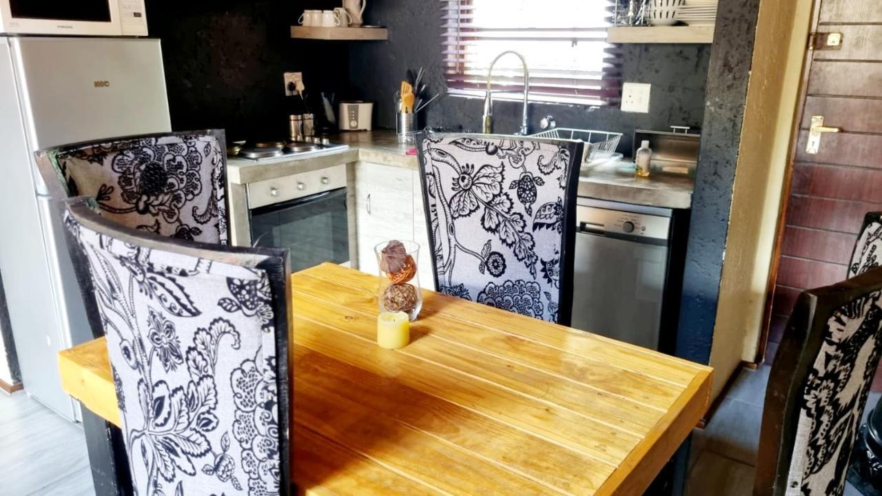 Merry Monte Casino Lodge House In Fourways Сандтън Екстериор снимка