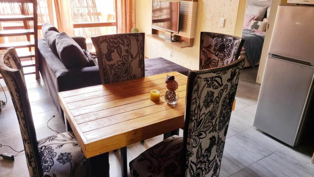 Merry Monte Casino Lodge House In Fourways Сандтън Екстериор снимка